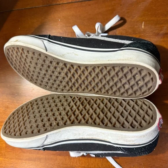 Youth 6 Vans Classic Black and White Low-Tops - Picture 8 of 9